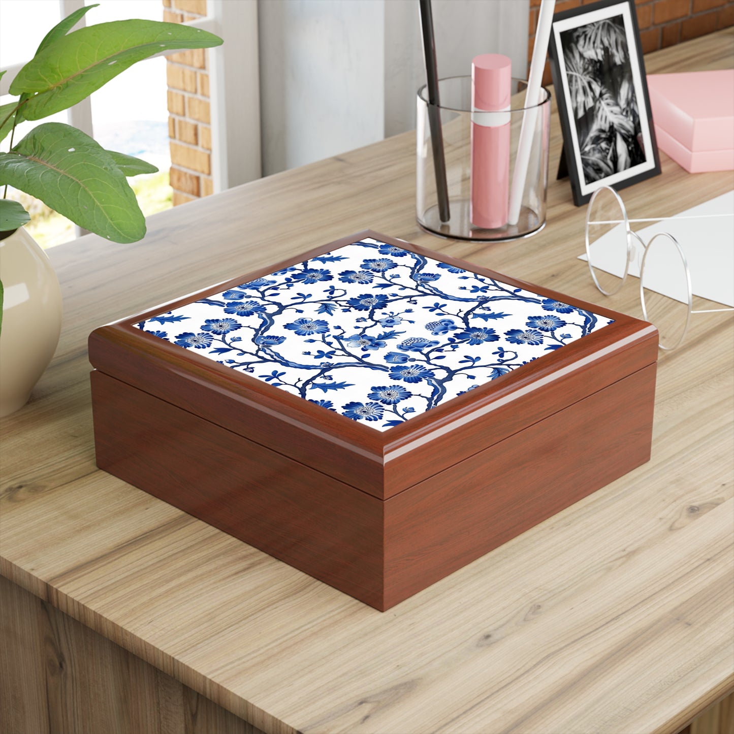 Elegant Floral Jewelry Box