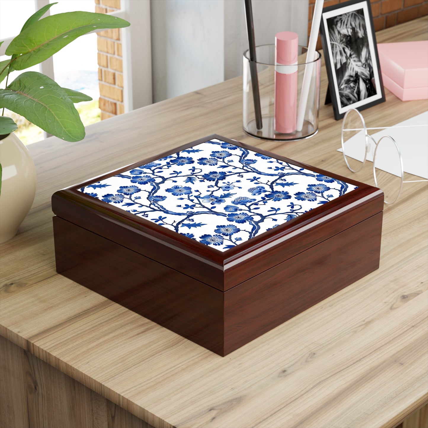 Elegant Floral Jewelry Box